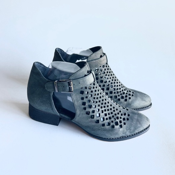 Vince Camuto Grey Man Made Leather Close Toe Sandals size 8.5 - Picture 1 of 11